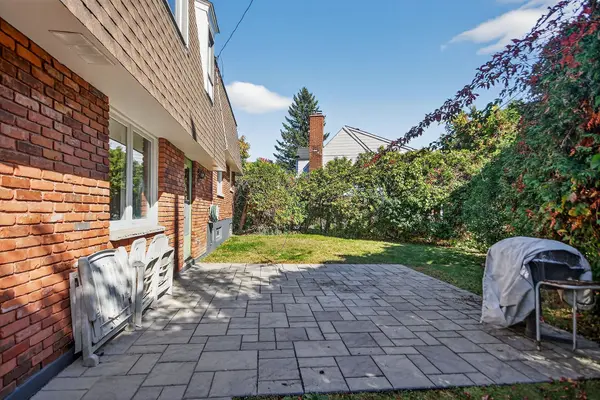 1900 Southampton CT, Belair Park - Copeland Park And Area, ON K2C 0W3