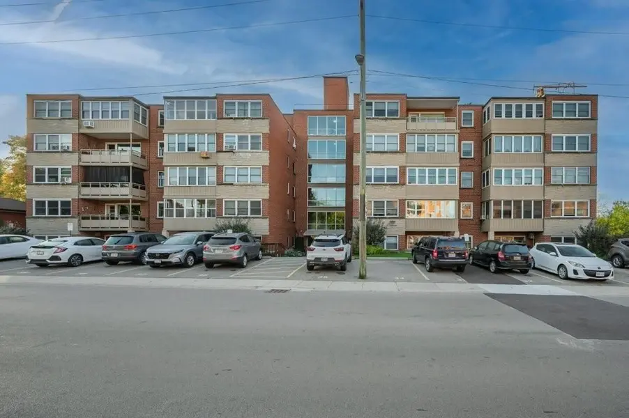 9 Grant BLVD #201, Hamilton, ON L9H 4L5