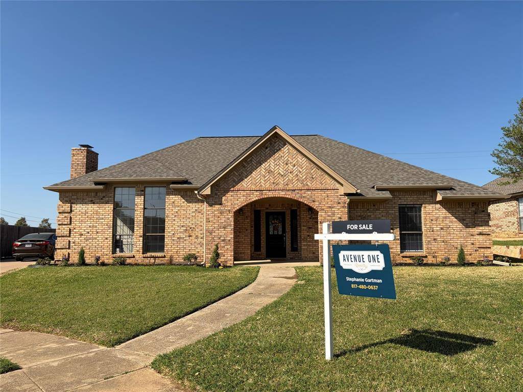 2305 Meadowlark Lane, Bedford, TX 76021