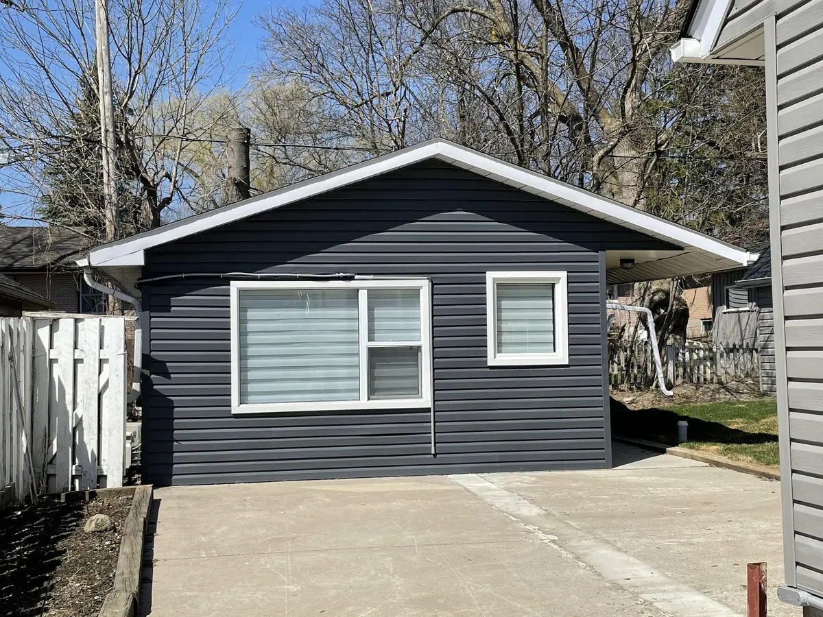 82 Gunn ST #3, Barrie, ON L4M 2H5