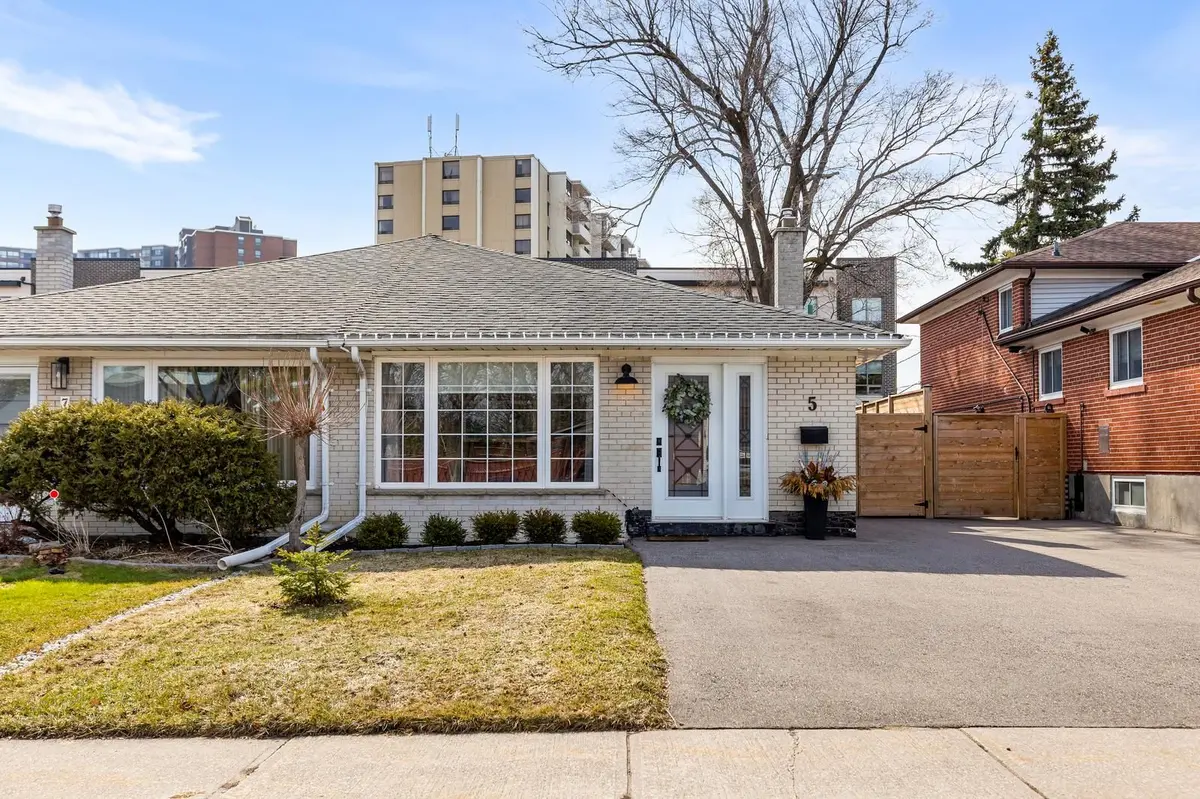 5 Birgitta CRES, Toronto W08, ON M9C 3W1