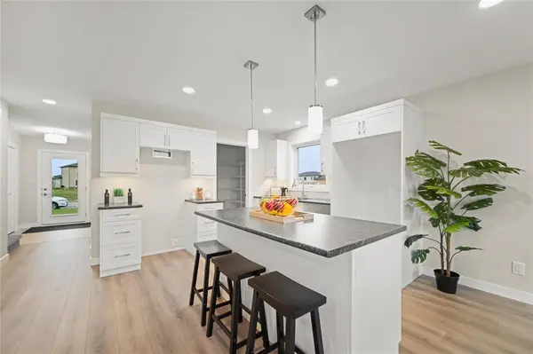 51 Gullane ST, Niverville, MB R0A 0A1