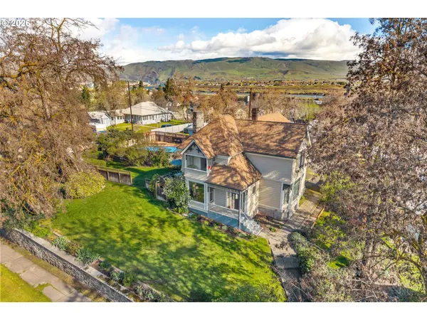 217 W 8TH ST, The Dalles, OR 97058