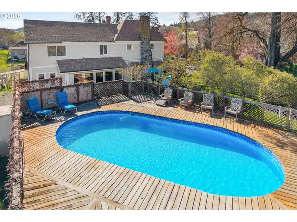 217 W 8TH ST, The Dalles, OR 97058