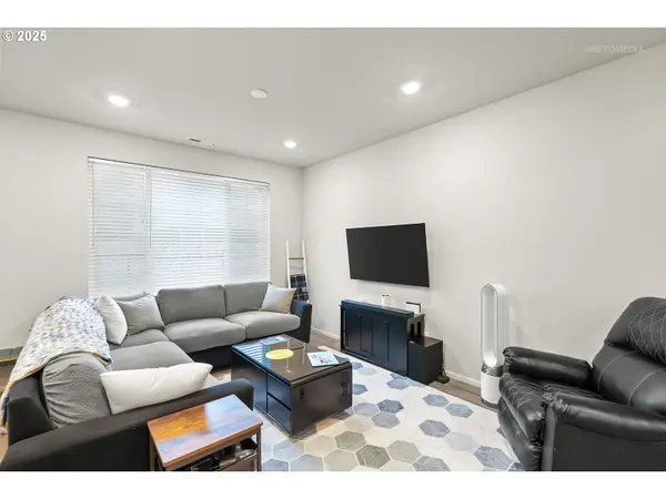 31021 NW NORTH AVE, North Plains, OR 97133