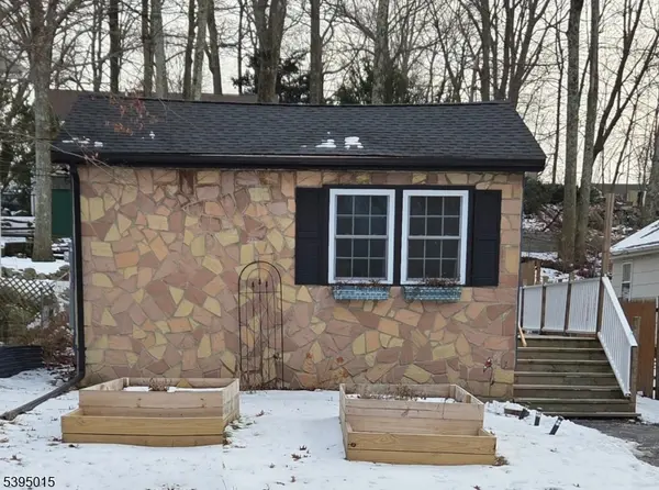 38 Geneva Trl, Hopatcong Boro, NJ 07843