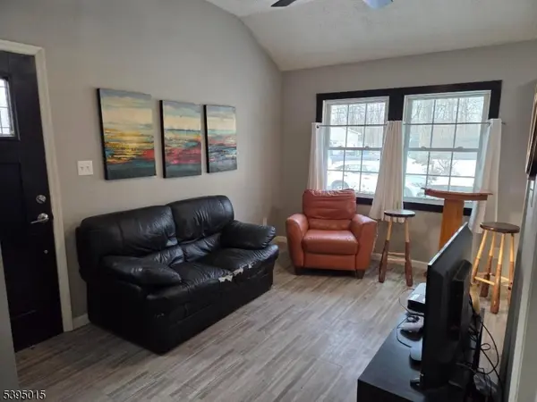 38 Geneva Trl, Hopatcong Boro, NJ 07843