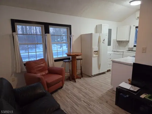 38 Geneva Trl, Hopatcong Boro, NJ 07843