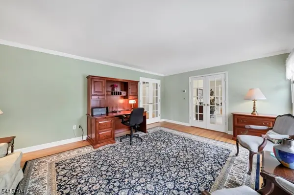 11 Beechnut Dr, Washington Twp., NJ 07853