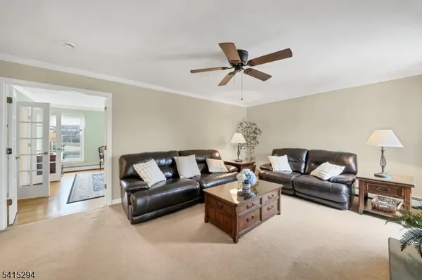 11 Beechnut Dr, Washington Twp., NJ 07853