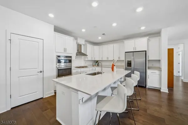 15 Whitney Ave, Morris Plains Boro, NJ 07950