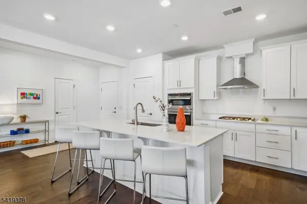 15 Whitney Ave, Morris Plains Boro, NJ 07950