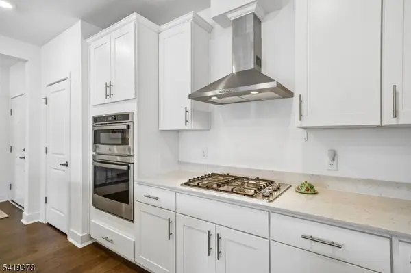 15 Whitney Ave, Morris Plains Boro, NJ 07950