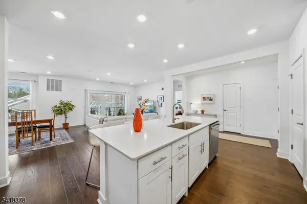 15 Whitney Ave, Morris Plains Boro, NJ 07950