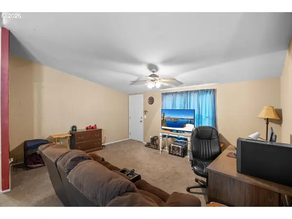 11304 TILLER TRAIL HWY, Days Creek, OR 97429