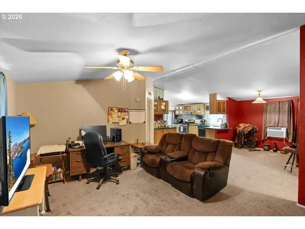 11304 TILLER TRAIL HWY, Days Creek, OR 97429