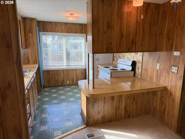 400 N MILL ST #48, Creswell, OR 97426