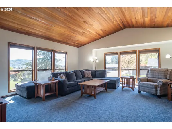 107 WOODOAK DR, Roseburg, OR 97471