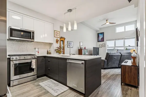 95 Burma Star RD SW #1402, Calgary, AB T3E 8A9