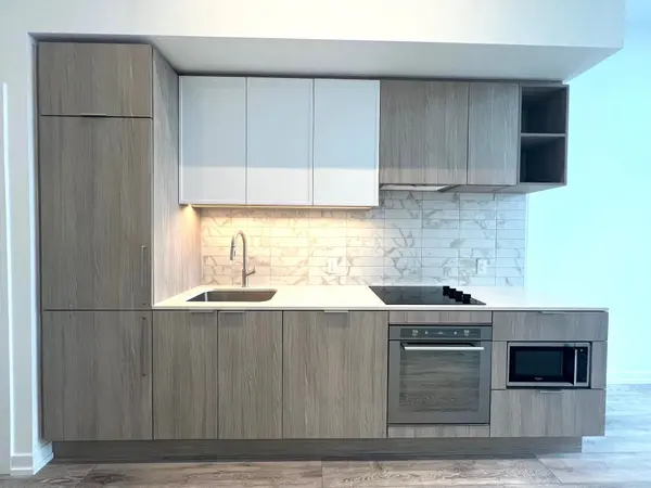 2020 Bathurst ST #1016, Toronto C03, ON M5P 0A6