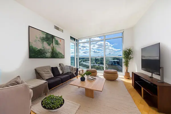 28 Harrison Garden BLVD #1605, Toronto C14, ON M2N 7B5