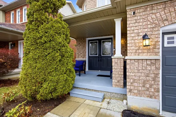 36 Rampart CRES, Whitby, ON L1P 1T6