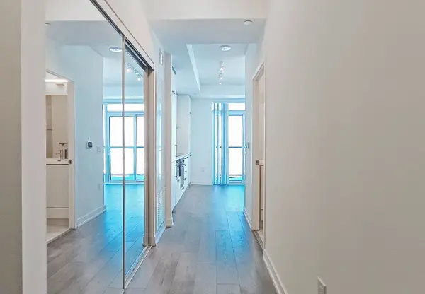 10 Honeycrisp CRES #1517, Vaughan, ON L4K 0M7