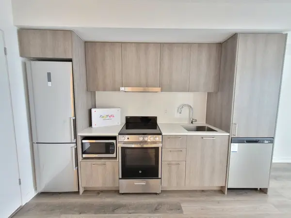 195 Commerce ST #2710, Vaughan, ON L4K 0P9