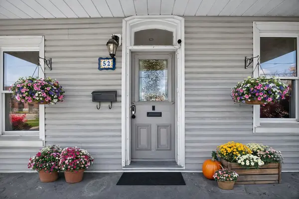 52 Parkside DR, Barrie, ON L4N 1W9