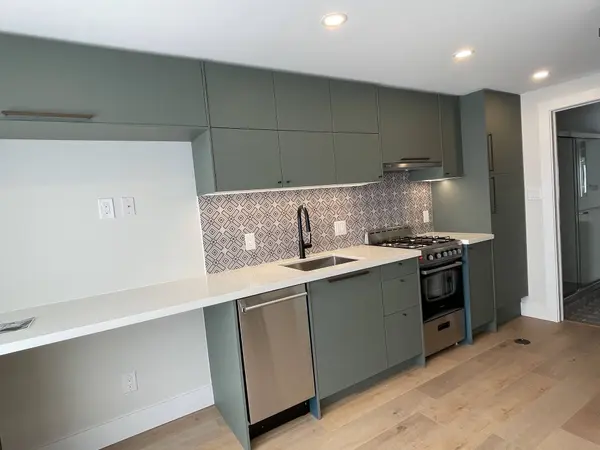 82 Gunn ST #3, Barrie, ON L4M 2H5