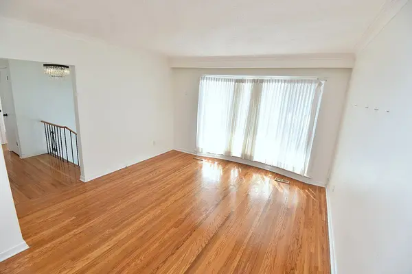 409 Tennyson DR, Oakville, ON L6L 3Z2