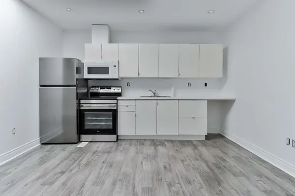 1364 St Clair AVE #202, Toronto W03, ON M6E 1C4