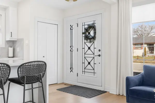 5 Birgitta CRES, Toronto W08, ON M9C 3W1