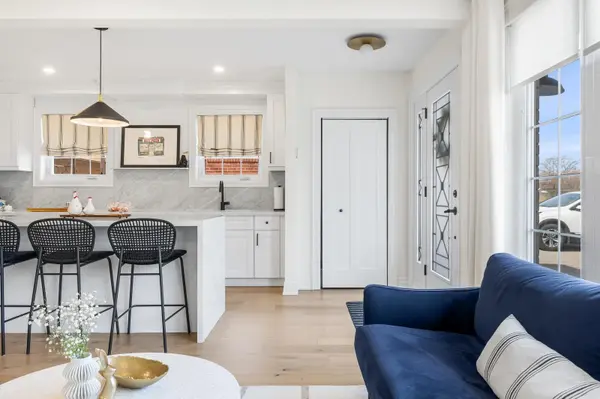 5 Birgitta CRES, Toronto W08, ON M9C 3W1