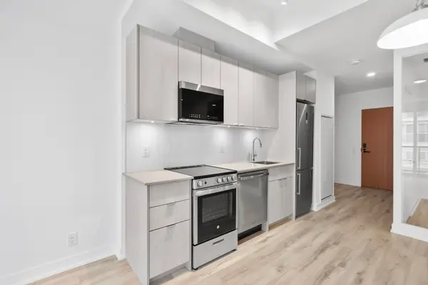 1660 Bloor ST W #403, Toronto W02, ON M6P 0C6