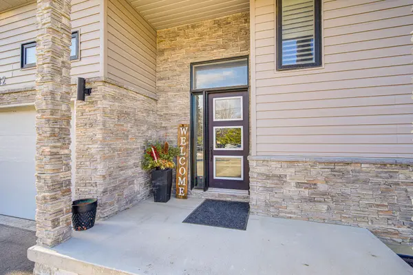 42 McFarland DR, Belleville, ON K8N 2X2