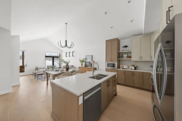 300 Hilversum LN, Carp - Huntley Ward, ON K0A 1L0