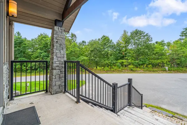 65 Rockmount CRES, Gravenhurst, ON P1P 0A6