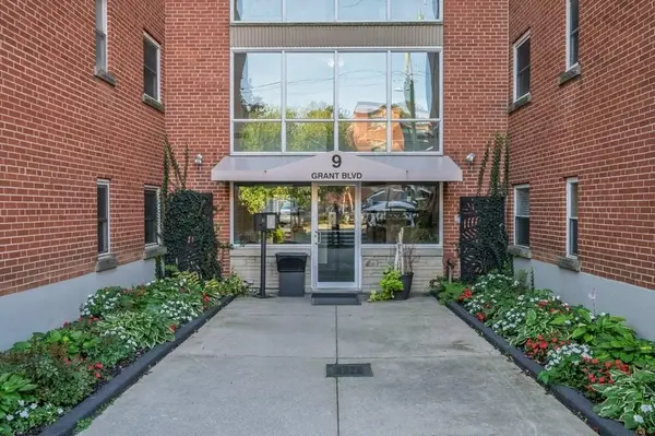 9 Grant BLVD #201, Hamilton, ON L9H 4L5