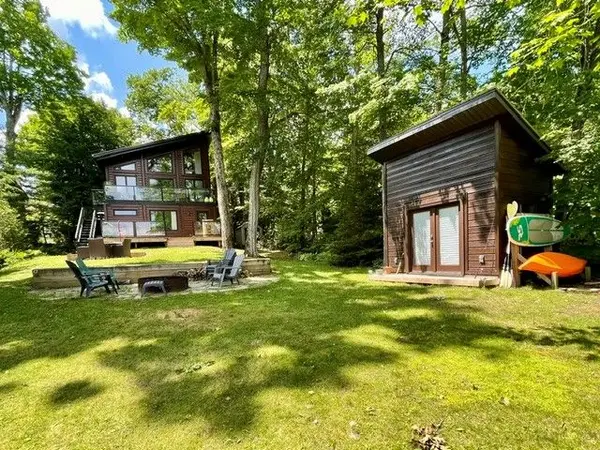 170 Hill ST, Gravenhurst, ON P1P 1R2