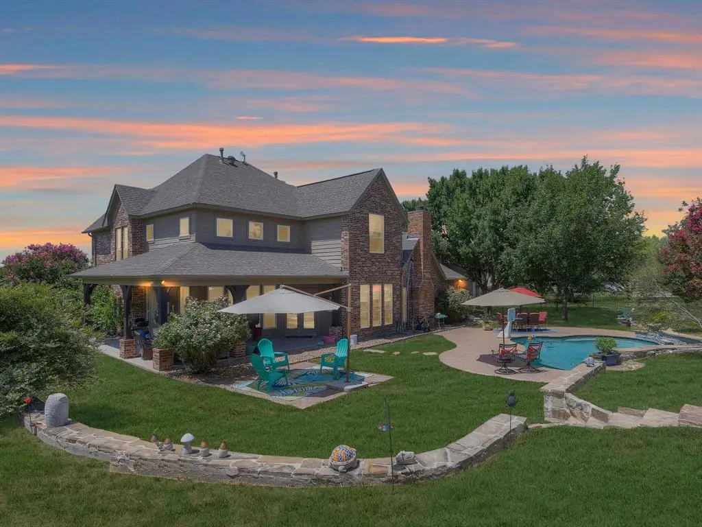 118 Corona Court, Fort Worth, TX 76108