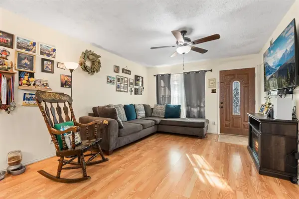 4312 Greenbriar Drive, Bellmead, TX 76705