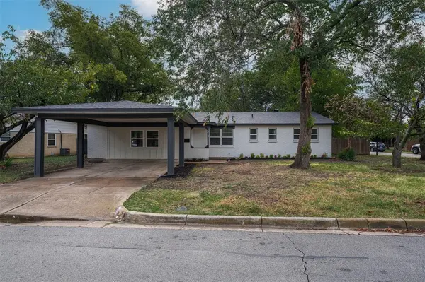 217 Palomino Drive, Saginaw, TX 76179