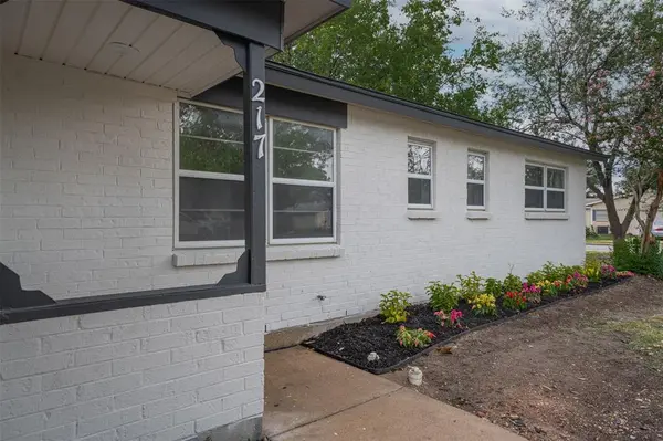 217 Palomino Drive, Saginaw, TX 76179