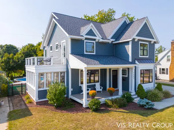 1607 Sheldon RD, Grand Haven City, MI 49417