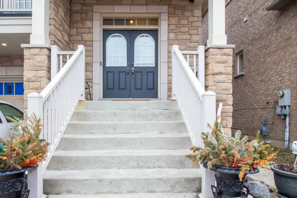 87 Booker DR, Ajax, ON L1Z 0J4