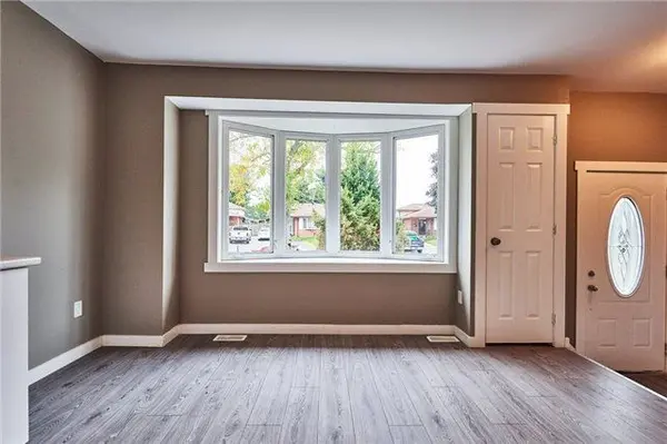 225 Kinmount CRES #Upper, Oshawa, ON L1J 3T8