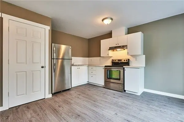 225 Kinmount CRES #Upper, Oshawa, ON L1J 3T8