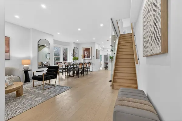 290 Chisholm AVE, Toronto E03, ON M4C 4W7