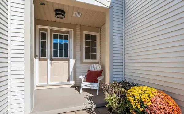 19 Fieldberry Private, Barrhaven, ON K2J 5E7